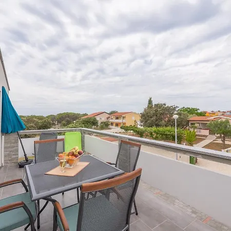 Windrose Apartments Vir Exterior photo